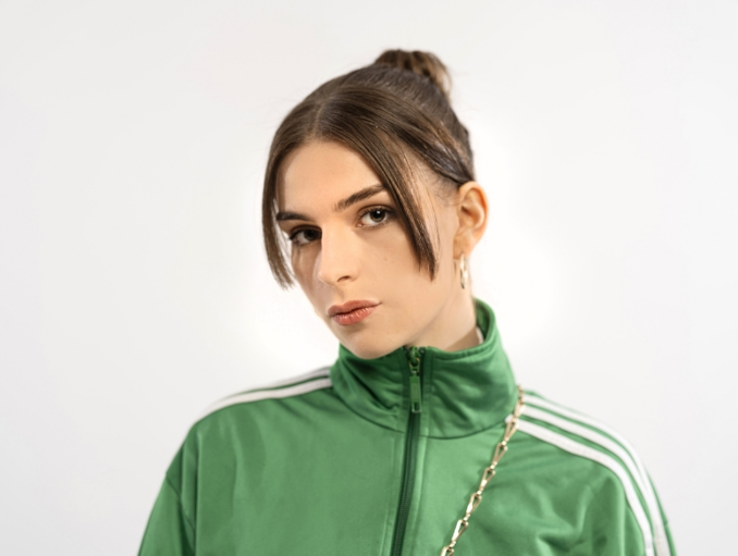 Adèle Castillon, Artiste-Interprète - Agence Anora