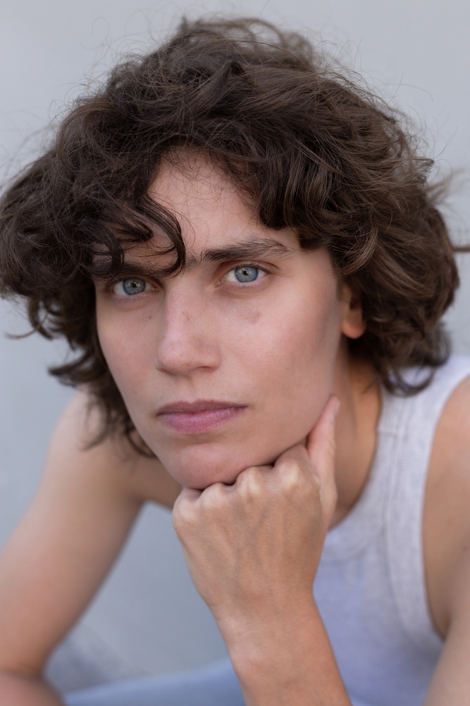 Adèle Journeaux, Artiste-Interprète - Agence Anora