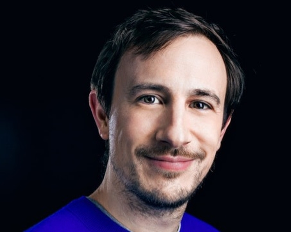 Adrien Menielle, Artiste-Interprète, Scénariste - Agence Anora