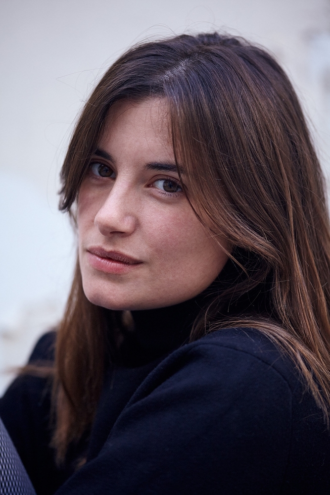 Camille Claris, Artiste-Interprète - Agence Anora