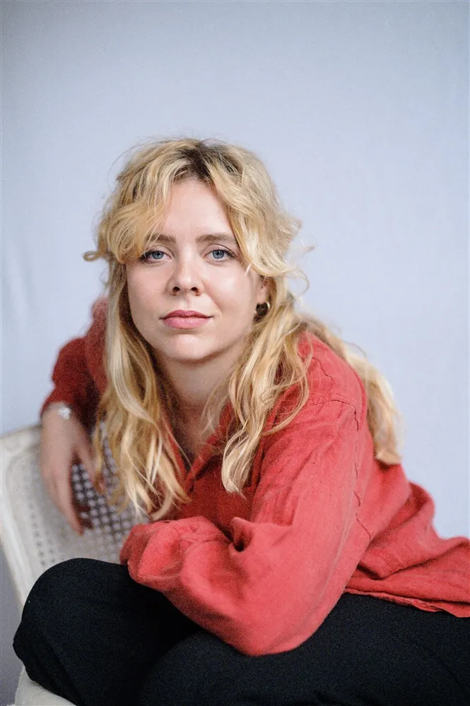 Chloe Zufferey, Artiste-Interprète - Agence Anora