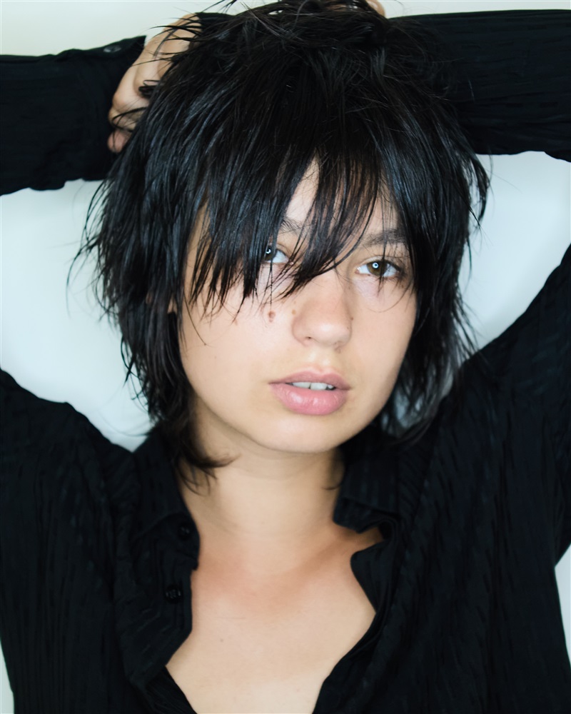 Eva Yelmani, Artiste-Interprète - Agence Anora