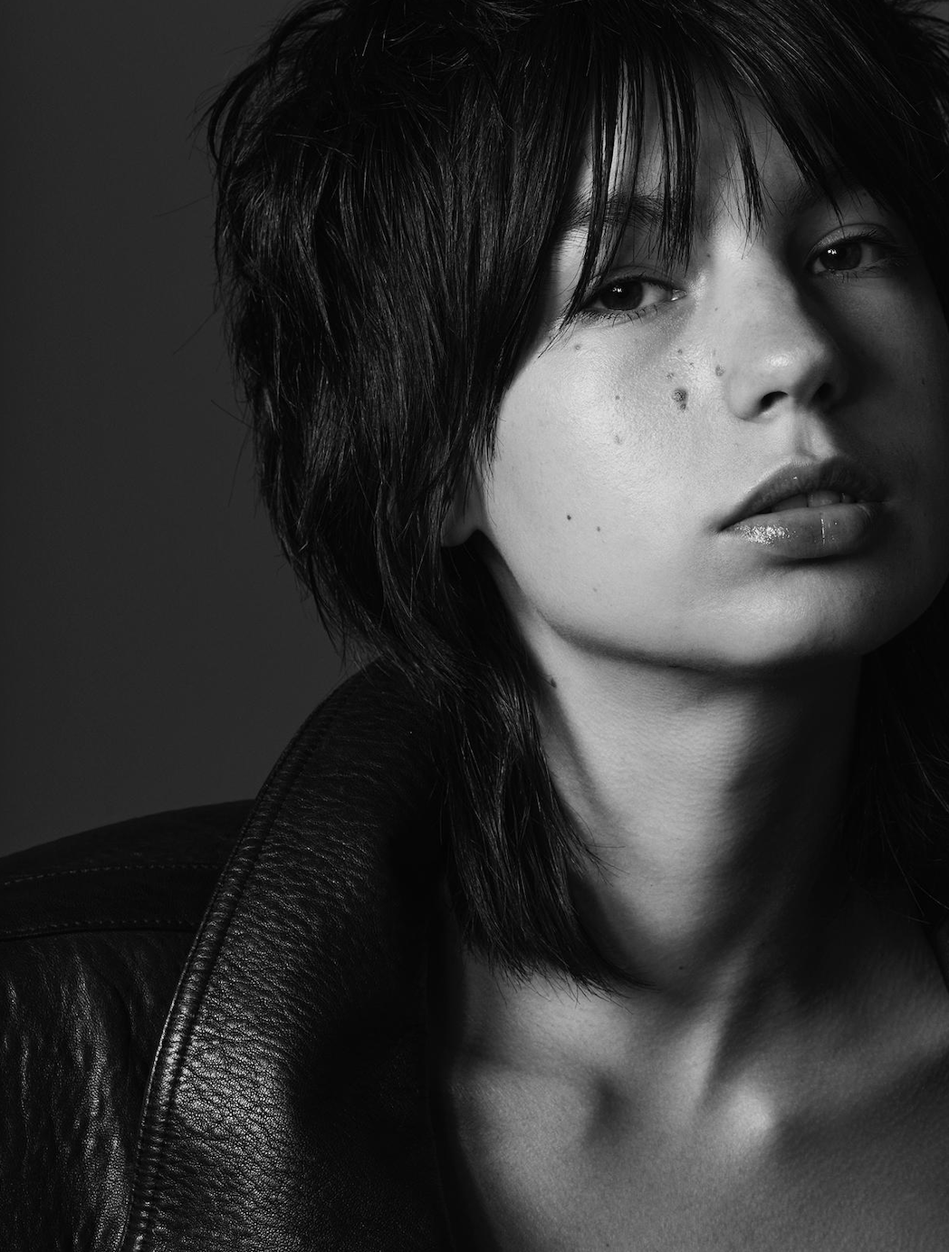 Eva Yelmani, Artiste-Interprète - Agence Anora