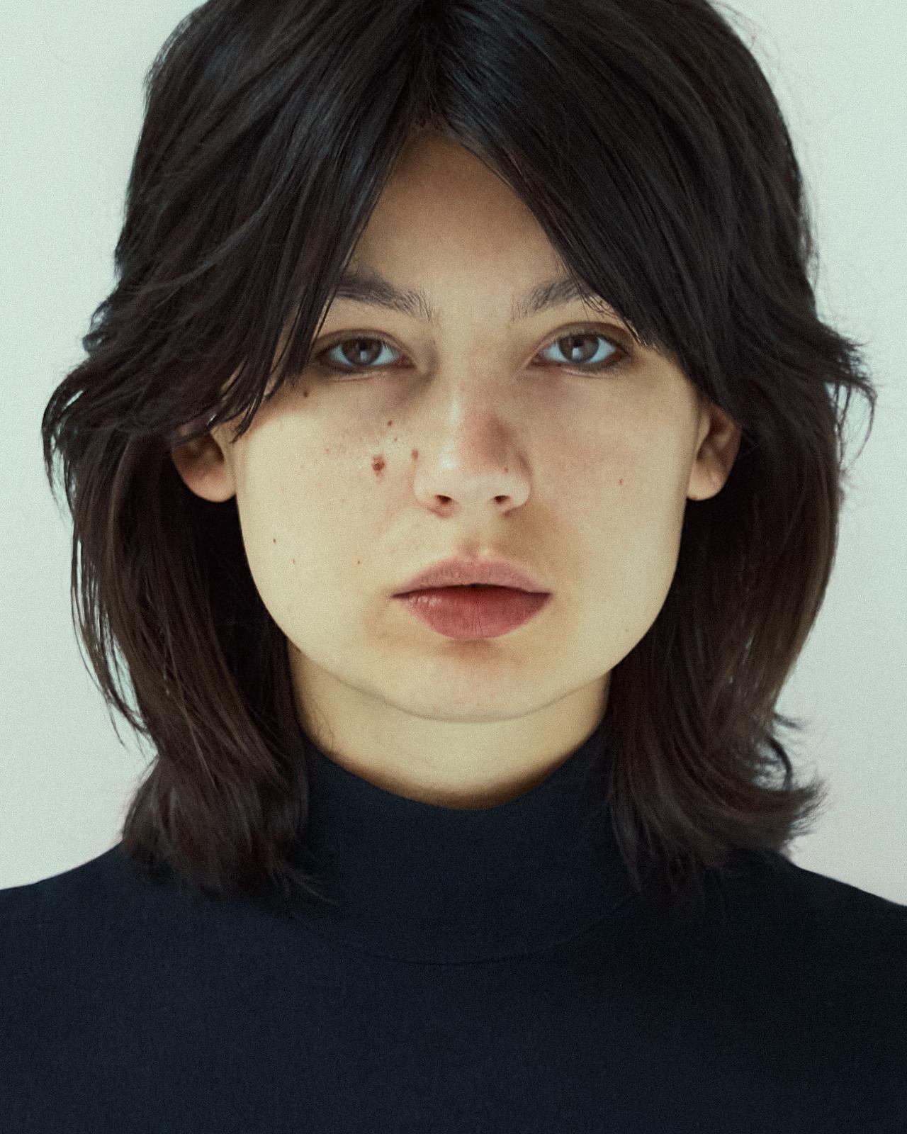 Eva Yelmani, Artiste-Interprète - Agence Anora