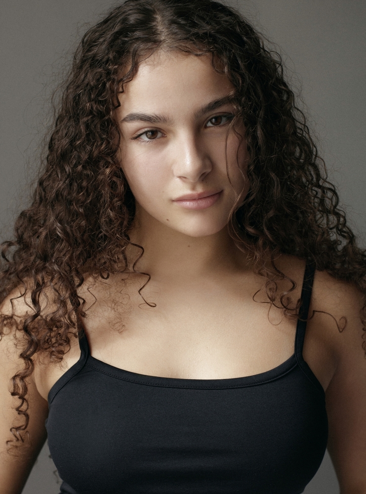 Julia Lebib, Artiste-Interprète - Agence Anora