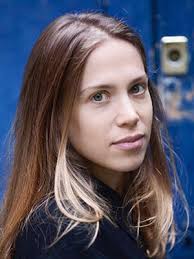 Justine Bachelet, Artiste-Interprète - Agence Anora