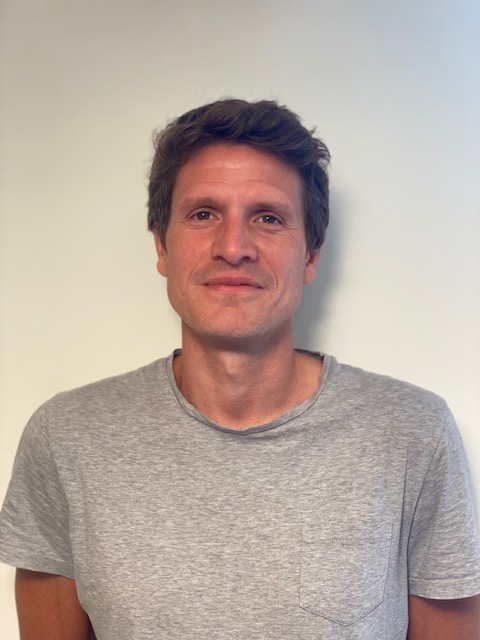 Louis Genevey, Scénariste - Agence Anora