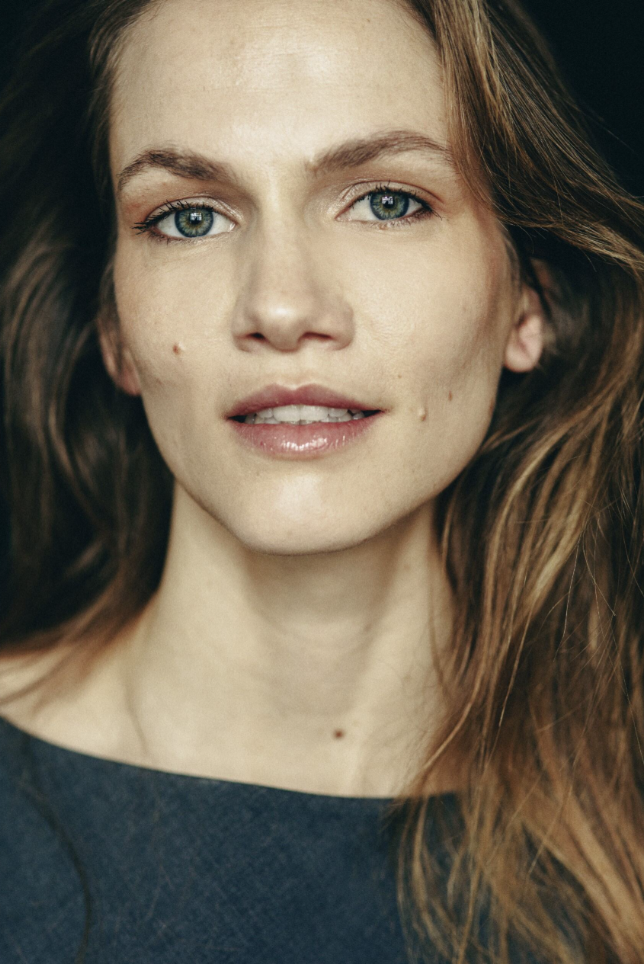 Margot Bancilhon, Artiste-Interprète - Agence Anora