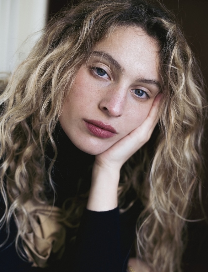 Marguerite Perrotte, Artiste-Interprète - Agence Anora