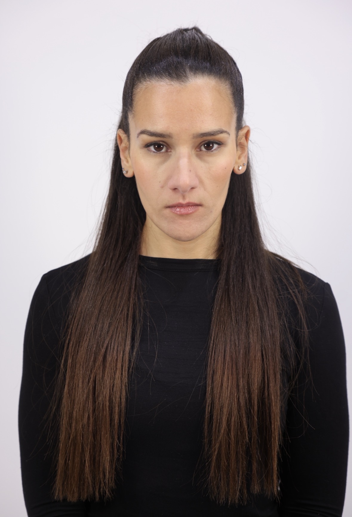 Myra Bitout, Artiste-Interprète - Agence Anora