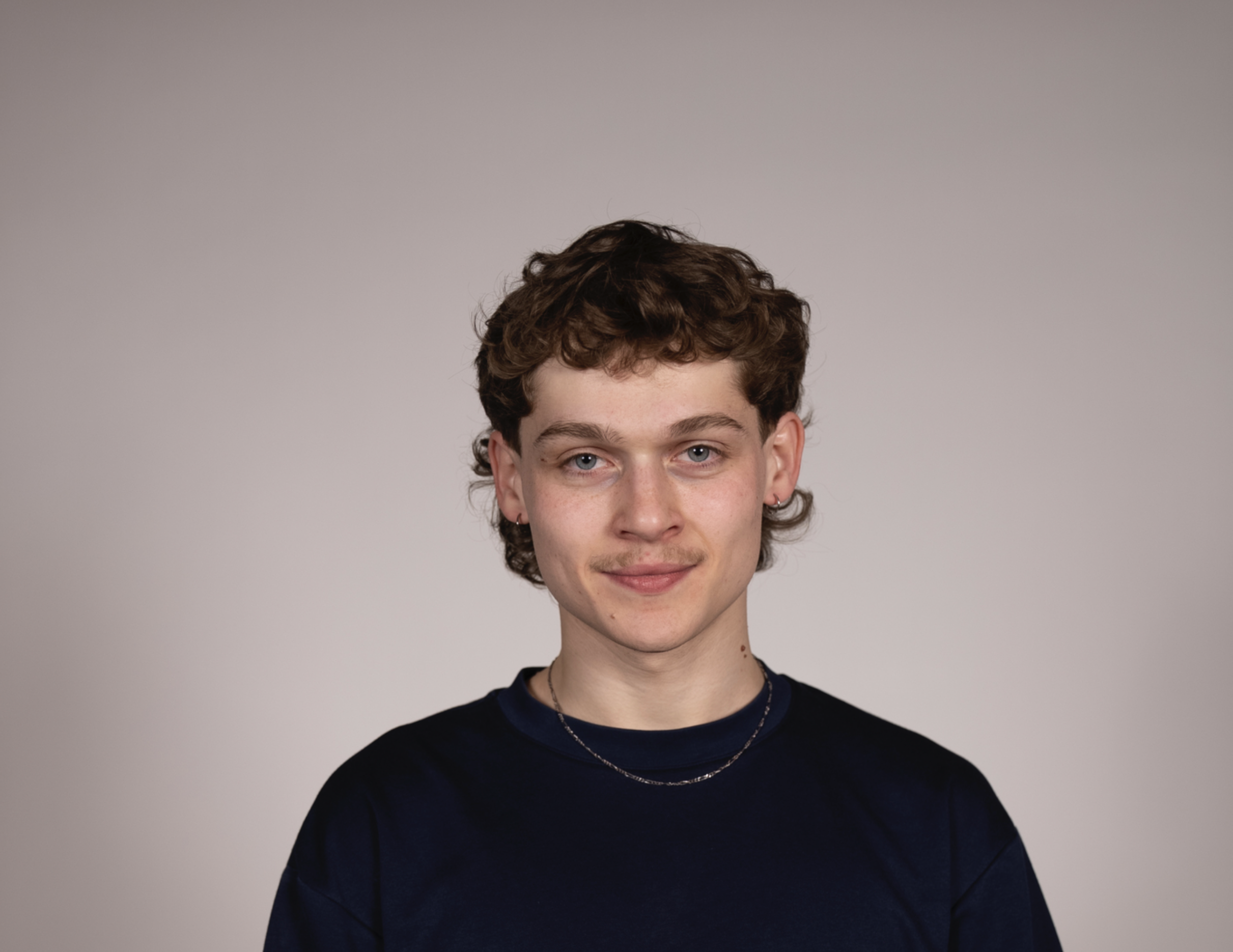 Néven Carron, Artiste-Interprète - Agence Anora