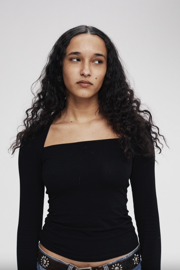 Tess Perez, Artiste-Interprète - Agence Anora